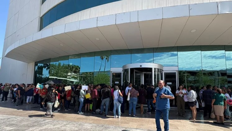 Madres de familia se manifiestan y denuncian incumplimiento del Gobierno de Samuel García