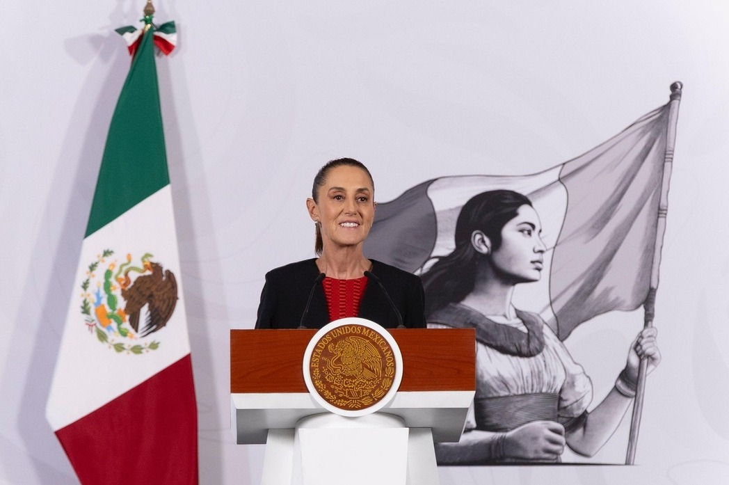 Aunque no ve un gran riesgo, el Gobierno de la Presidenta Sheinbaum analiza decreto de Trump sobre remesas