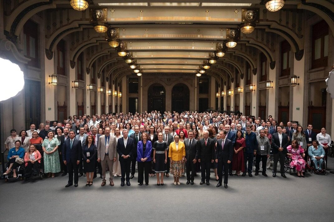 Presidenta Sheinbaum se reúne en Palacio Nacional con legisladores de Morena y aliados