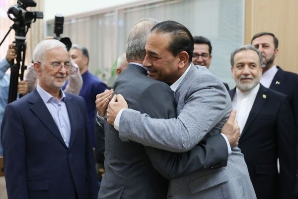 Cerca del acuerdo pero bajo tensión: Estados Unidos e Irán revisan borrador final para poner fin a la guerra