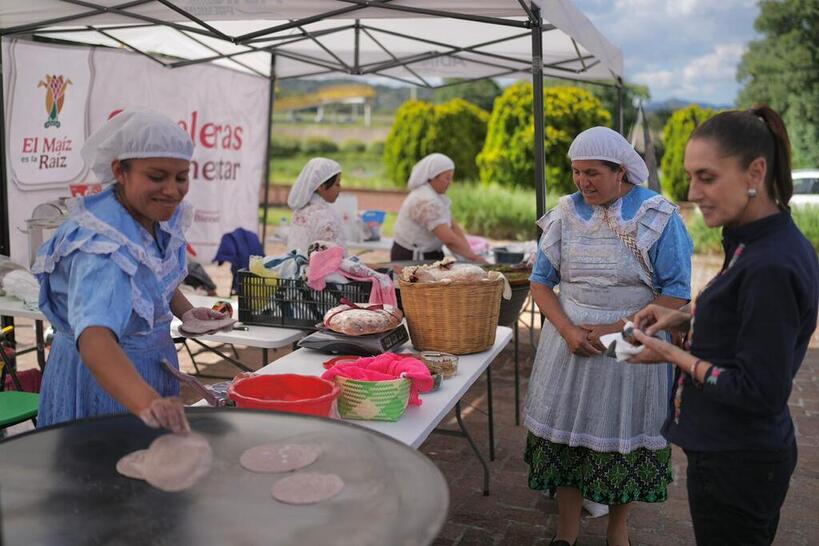 La Presidenta Sheinbaum entrega en el Estado de México equipamientos de Comaleras Bienestar del Plan Nacional de Maíz Nativo: El Maíz es la Raíz