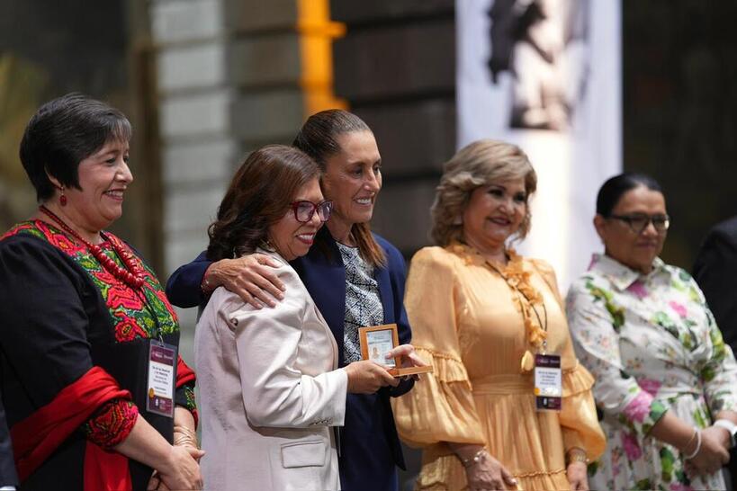 En el marco de construcción de un nuevo país, la Presidenta Sheinbaum anuncia aumento salarial para el magisterio de 9 %
