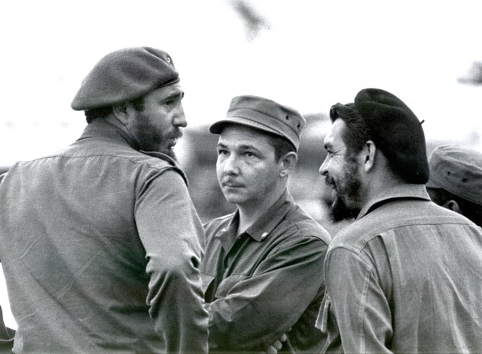 Estados Unidos analiza posible “amenaza” de drones militares en posesión de Cuba y prepara cargo penales contra Raúl Castro