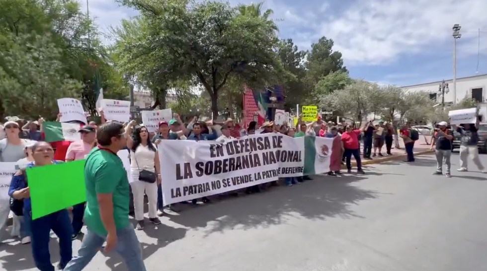 “Ni PAN ni CIA, queremos soberanía”: manifestantes en Chihuahua exigen destitución de Maru Campos y expulsión de la CIA