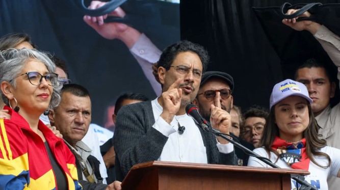 Frente al proyecto de ‘muerte’ de la ultraderecha, Iván Cepeda propone continuar transformaciones históricas en Colombia