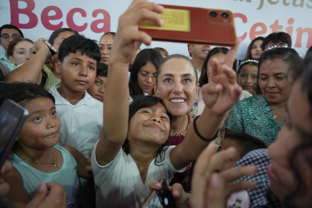 Presidenta Sheinbaum entrega Beca Rita Cetina en Chiapas, para que ninguna hija o hijo falte a la escuela