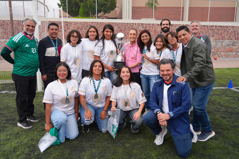 En San Luis Potosí, la Presidenta Sheinbaum convive con jugadoras y jugadores del Mundial Social