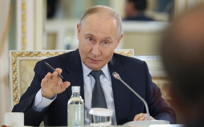 “Dejemos que los expertos trabajen”: Presidente Vladimir Putin rechaza reunión propuesta por Zelenski