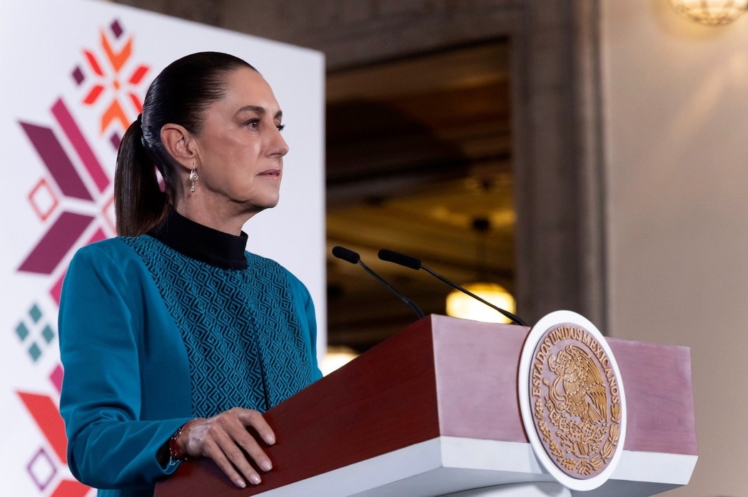 “¿Quién miente?”: presidenta Sheinbaum cuestiona contradicciones entre Ken Salazar y el FBI sobre la detención de ‘El Mayo’
