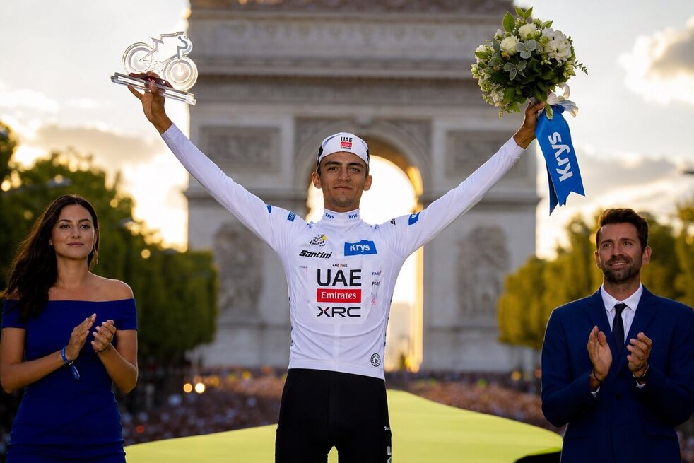 Presidenta Sheinbaum felicita a Isaac del Toro por tercer lugar en Tour de Francia 2026