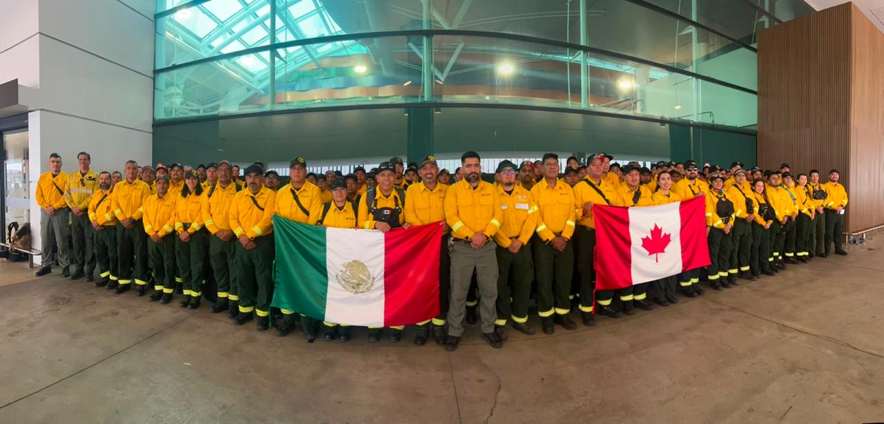 México envía a Canadá cuarto contingente de combatientes de incendios forestales