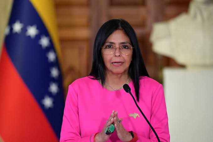 Delcy Rodríguez acuerda con Trump entregar control mayoritario de 65 mil millones de barriles de crudo