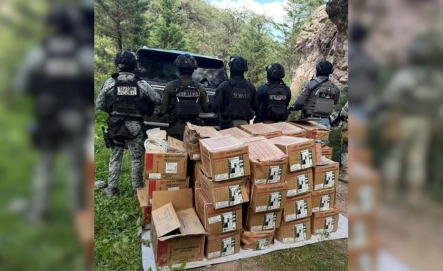 Fuerzas federales decomisan miles de piezas de alto explosivo en Chihuahua; en Sinaloa incautan armamento