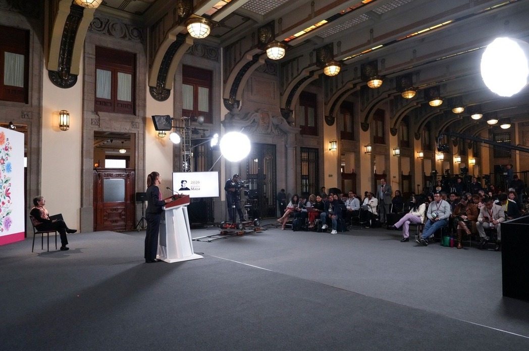 “No pueden tener dos banderas”: la presidenta Sheinbaum defiende su postura sobre gobernantes con doble nacionalidad