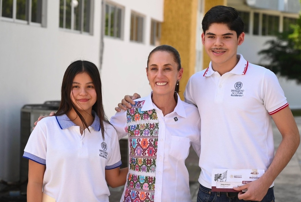 En Colima, presidenta Sheinbaum entrega Becas Bienestar; benefician a más de 100 mil estudiantes