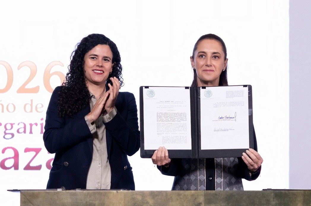 Presidenta Sheinbaum firma decreto sobre nacionalidad única para aspirantes