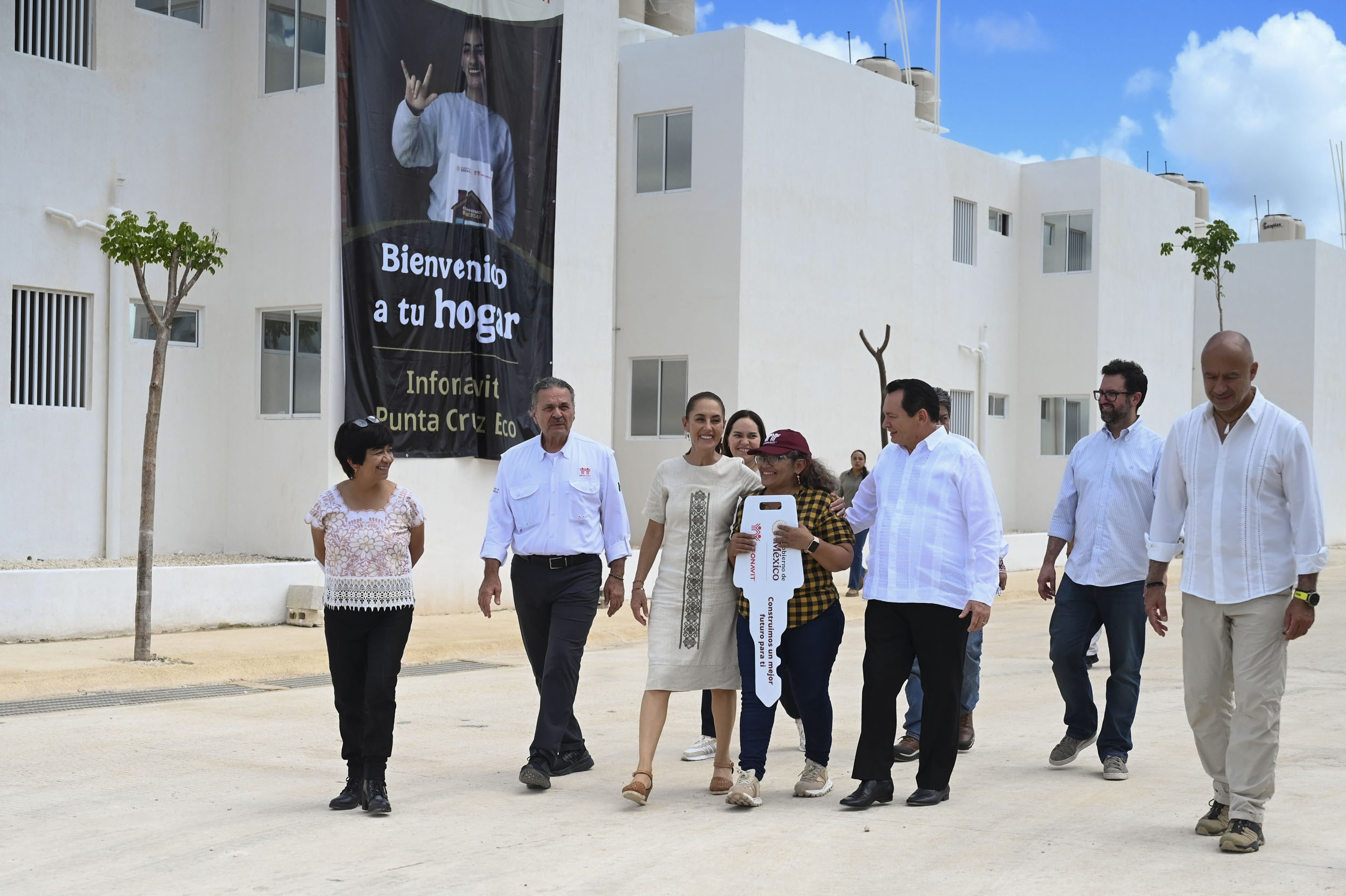 La presidenta Sheinbaum entrega en Yucatán más de 400 Viviendas para el Bienestar